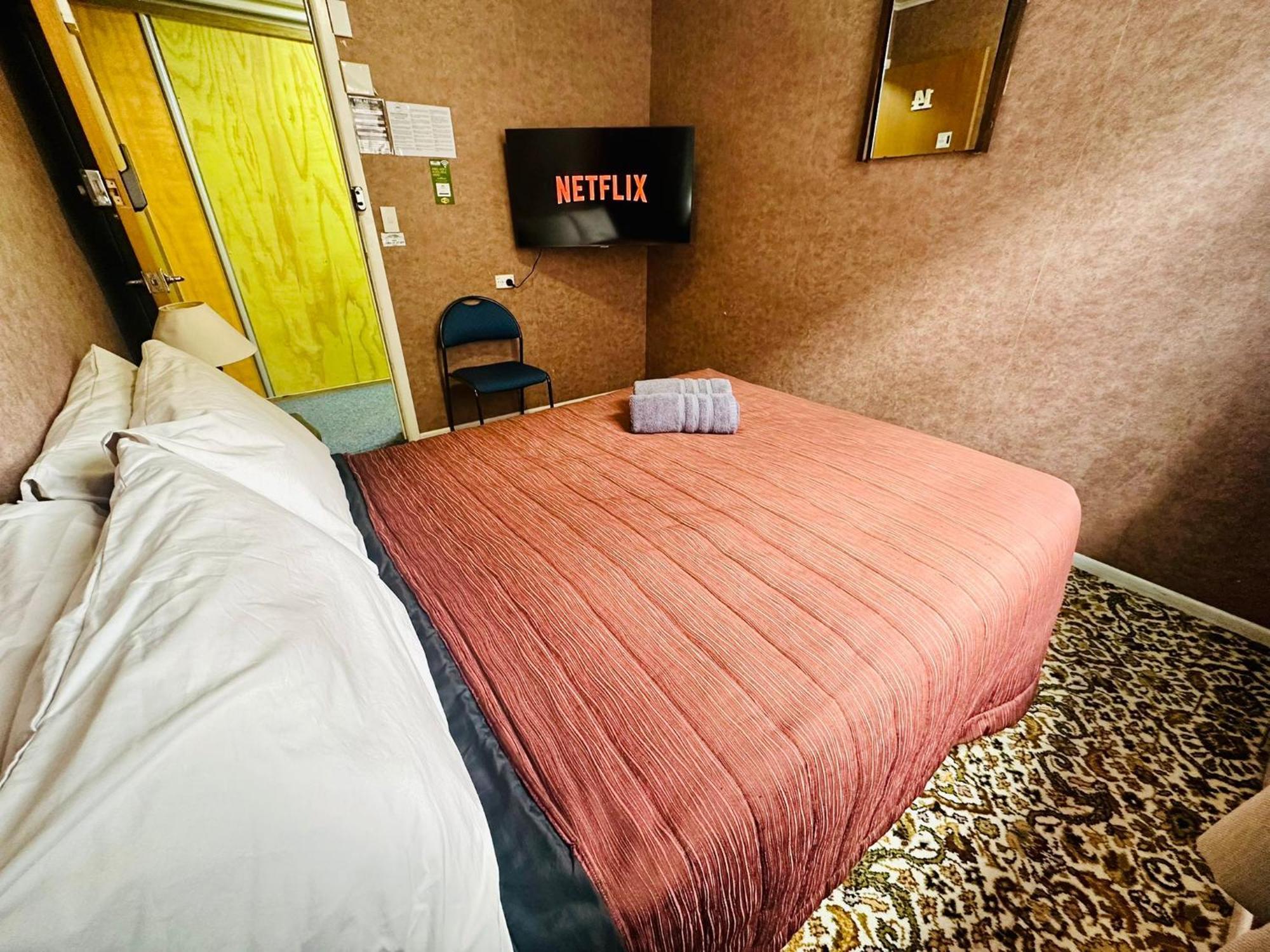 Erua ザ クロッシング バックパッカーズホステル エクステリア 写真